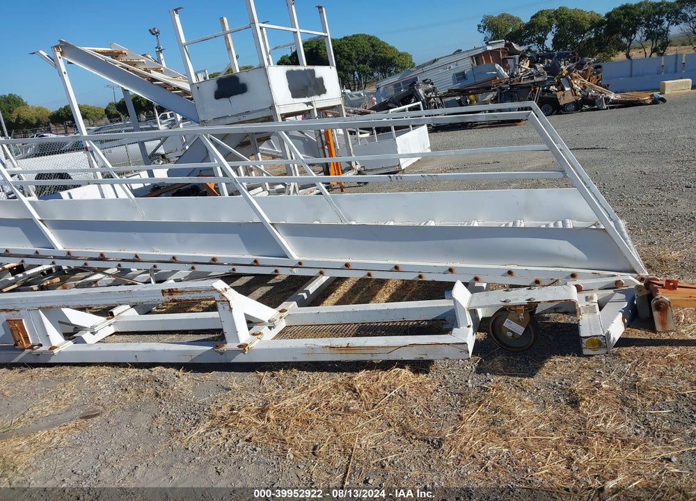 2009 EQUIPMENT GSE 2057AB VIN: 00000000000017354
