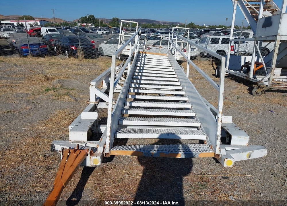2009 EQUIPMENT GSE 2057AB VIN: 00000000000017354