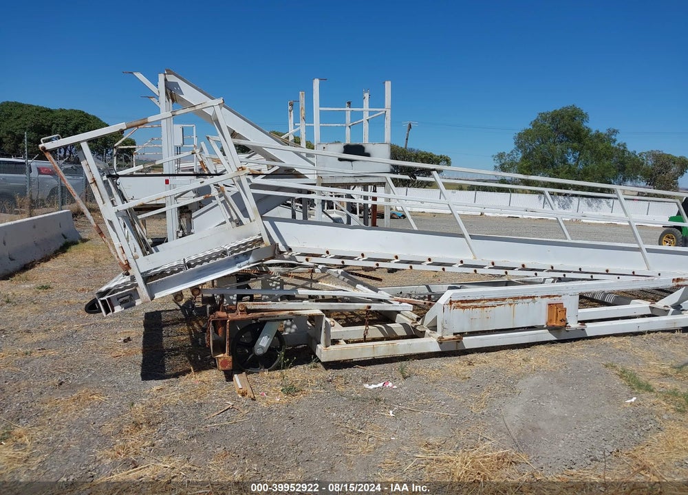 2009 EQUIPMENT GSE 2057AB VIN: 00000000000017354