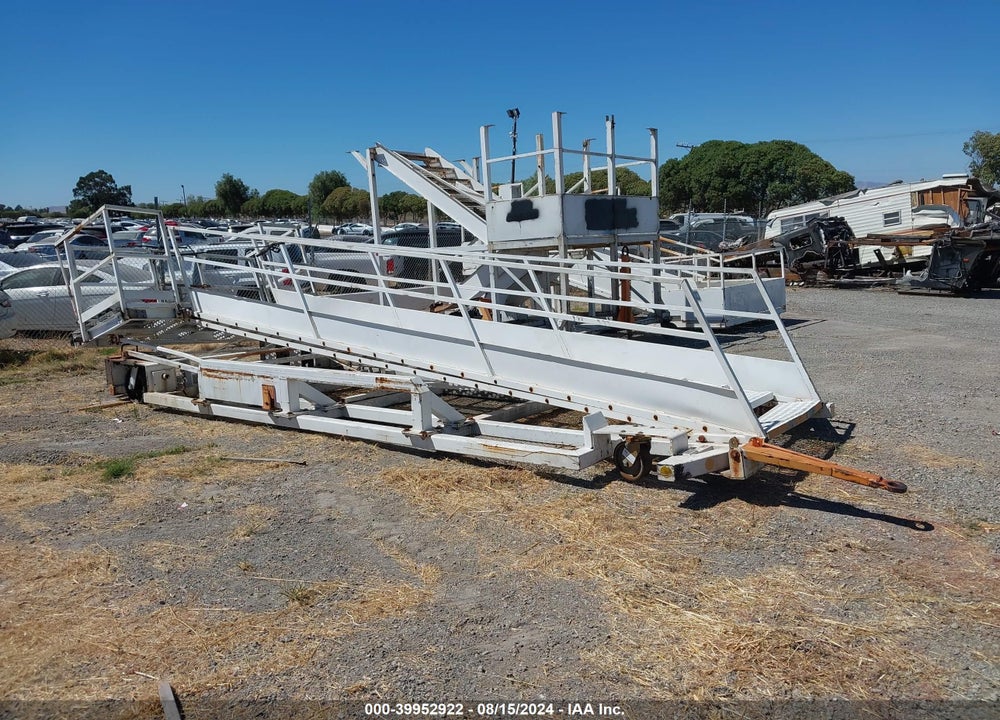 2009 EQUIPMENT GSE 2057AB VIN: 00000000000017354