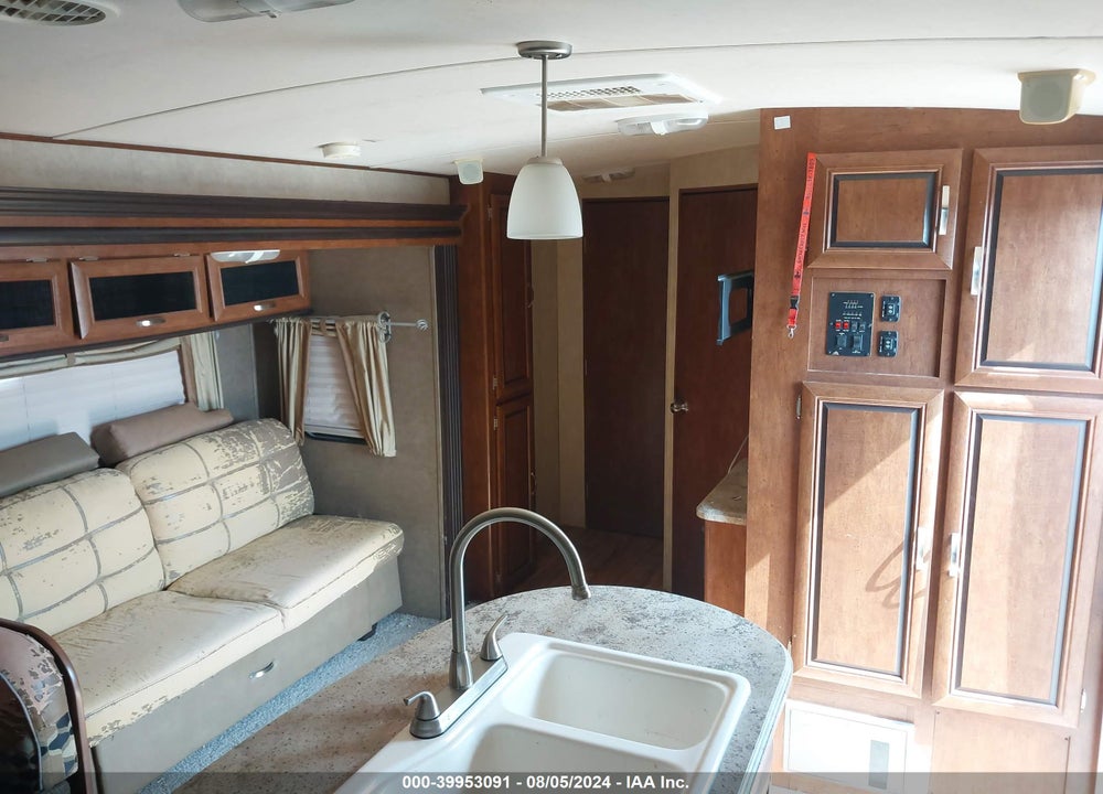 2015 FOREST RIVER VIBE EXTREME LITE M- VIN: 4X4TVBG29F4104533