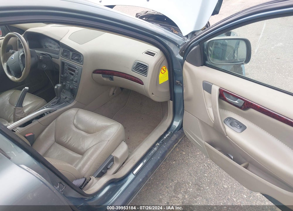 2003 VOLVO XC70 2.5T VIN: YV1SZ59HX31112270