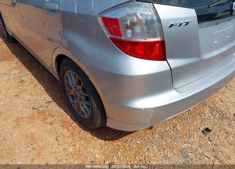 2013 HONDA FIT VIN: JHMGE8H32DC078019