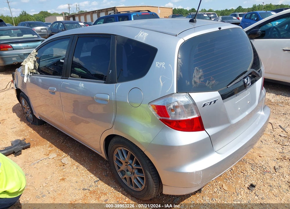 2013 HONDA FIT VIN: JHMGE8H32DC078019