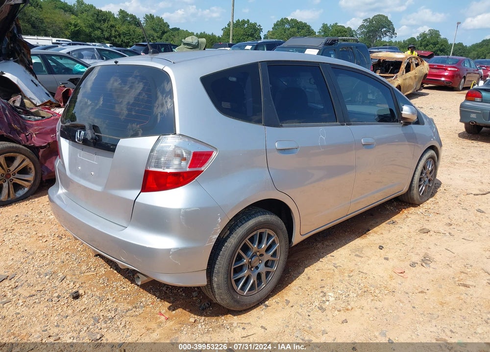 2013 HONDA FIT VIN: JHMGE8H32DC078019
