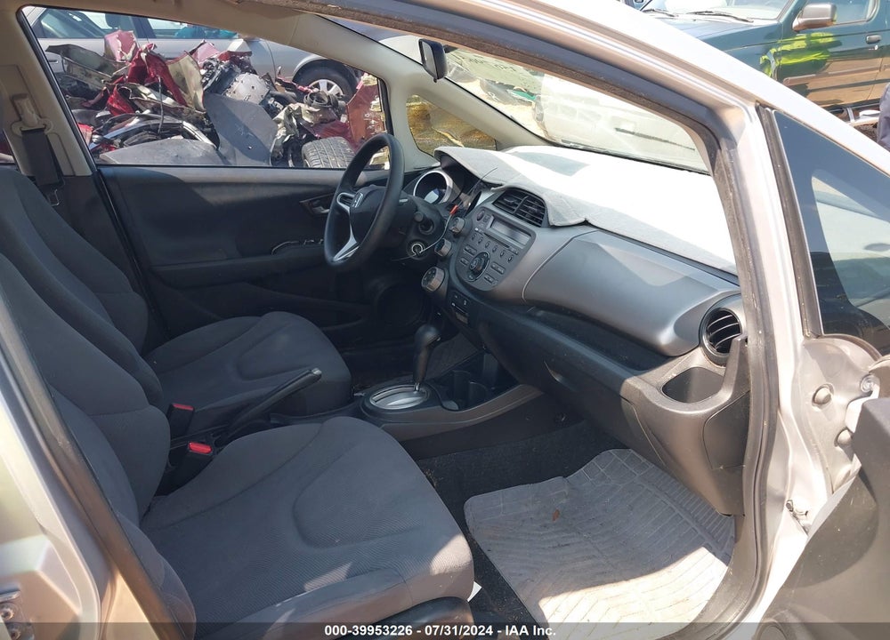 2013 HONDA FIT VIN: JHMGE8H32DC078019