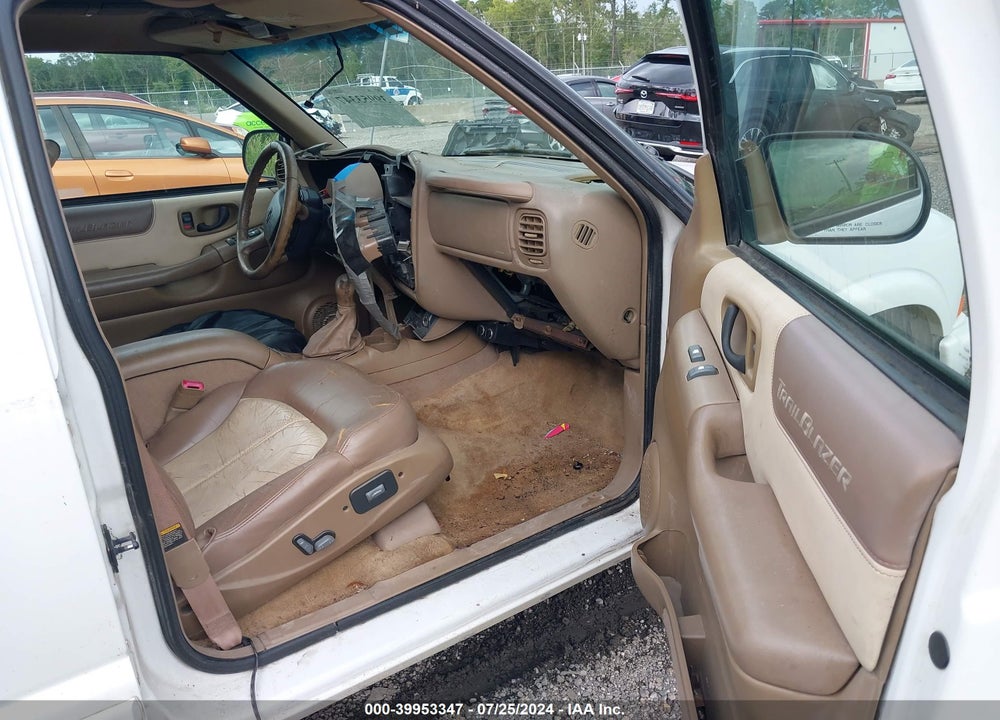 2000 CHEVROLET BLAZER TRAILBLAZER VIN: 1GNCS13W5Y2237135