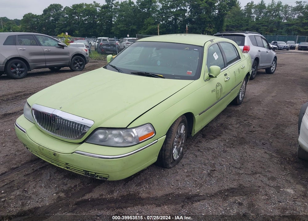 2008 LINCOLN TOWN CAR VIN: 2LNHM82W88X660836