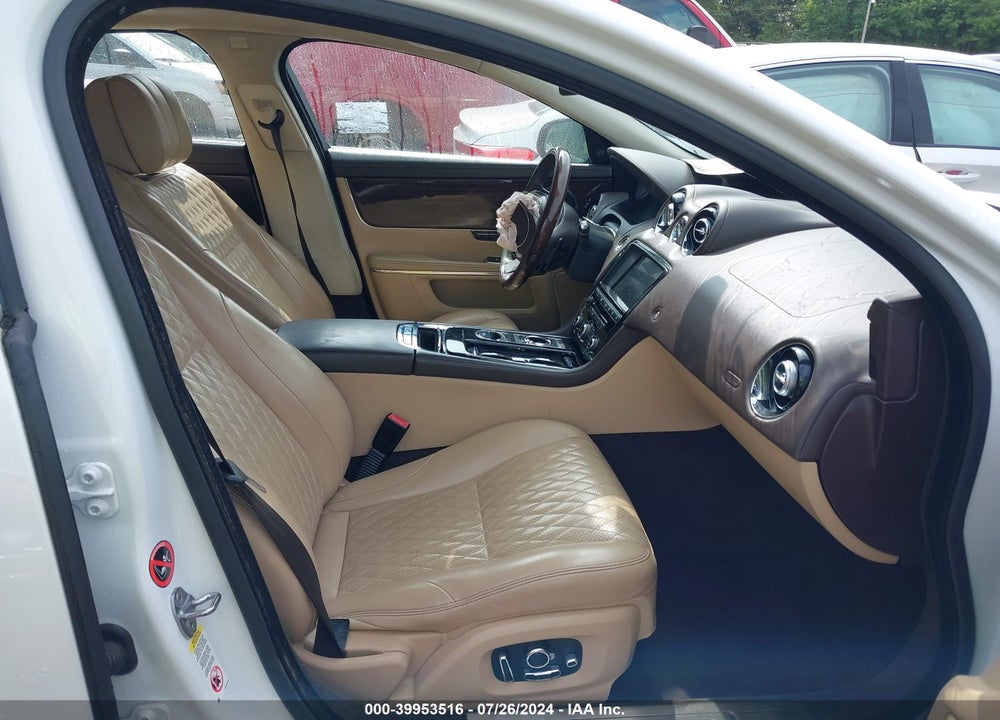 2016 JAGUAR XJ XJL PORTFOLIO VIN: SAJWJ2GD2G8V83065