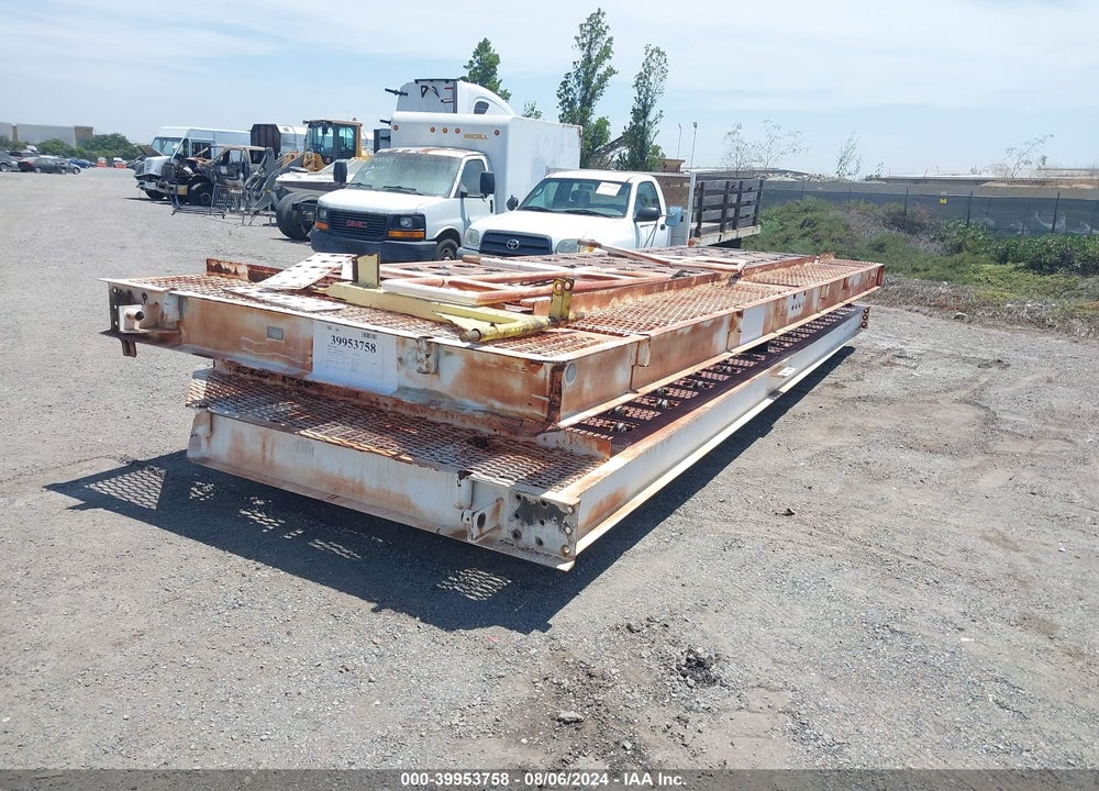 2000 EQUIPMENT GSE 9333 VIN: 00000000000051328