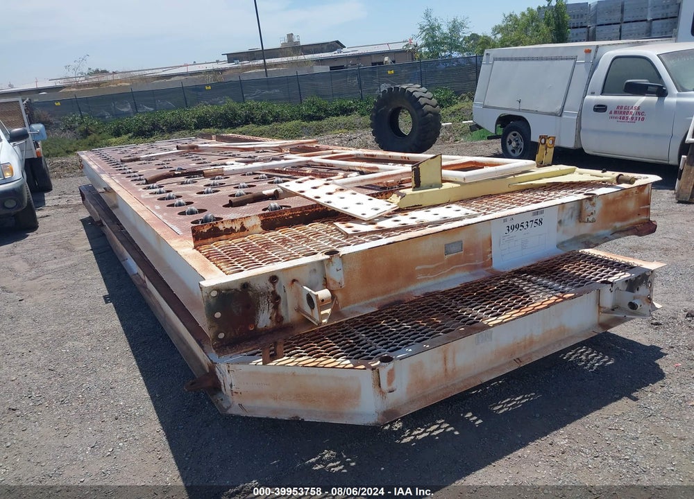 2000 EQUIPMENT GSE 9333 VIN: 00000000000051328