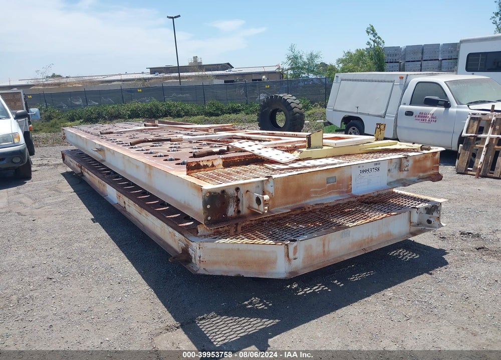 2000 EQUIPMENT GSE 9333 VIN: 00000000000051328