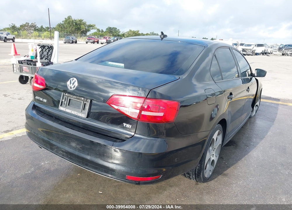 2015 VOLKSWAGEN JETTA 1.8T SE VIN: 3VWD17AJXFM314465