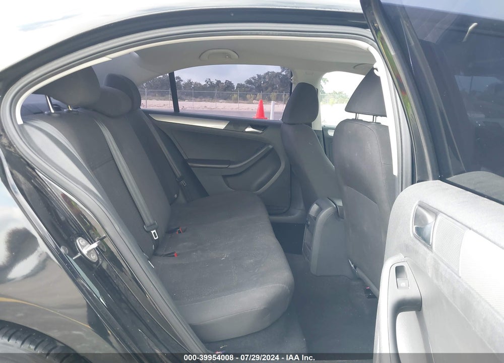 2015 VOLKSWAGEN JETTA 1.8T SE VIN: 3VWD17AJXFM314465