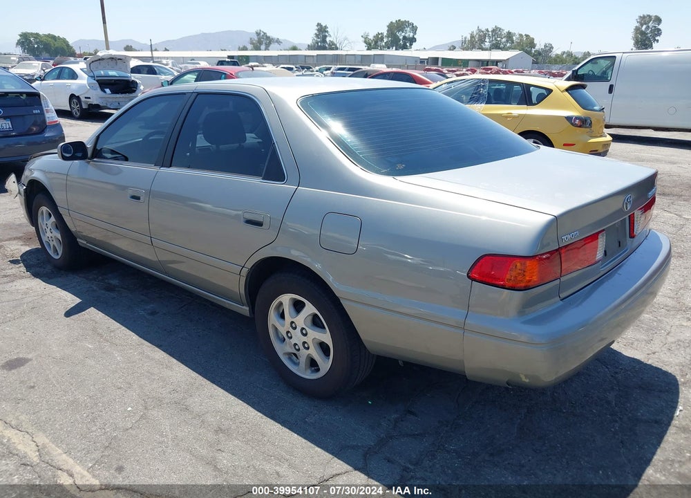 2000 TOYOTA CAMRY LE VIN: JT2BG28K5Y0485195