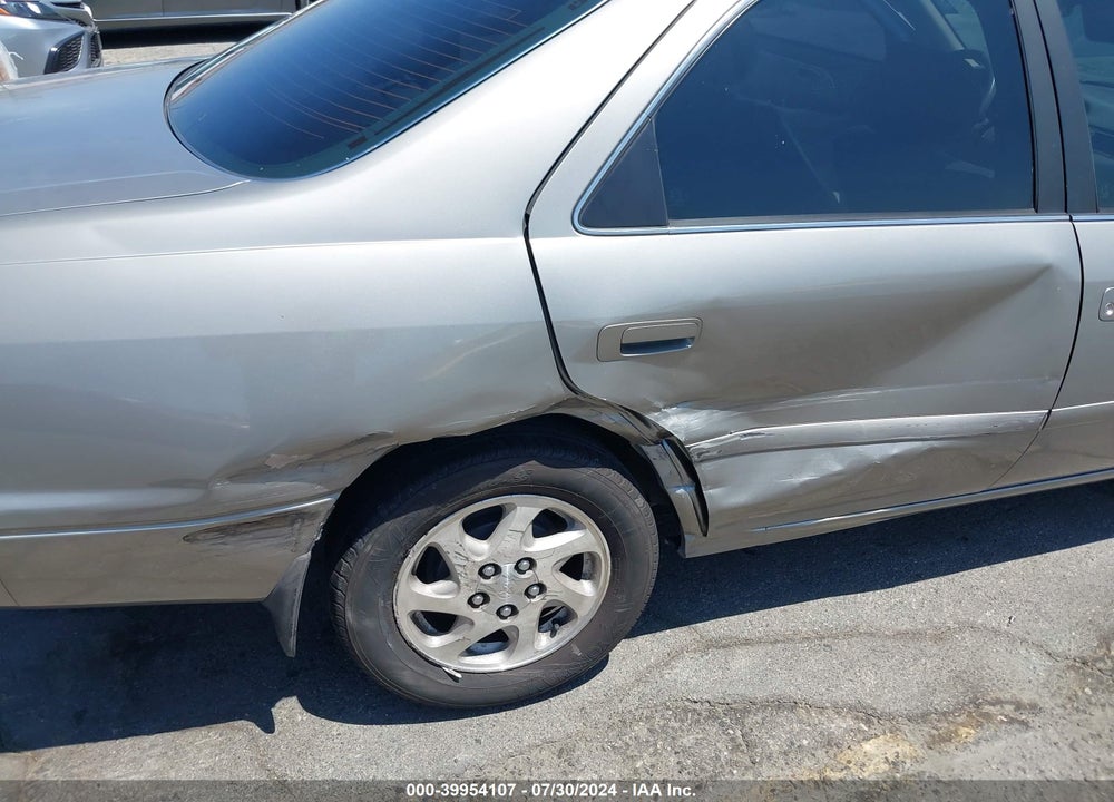 2000 TOYOTA CAMRY LE VIN: JT2BG28K5Y0485195