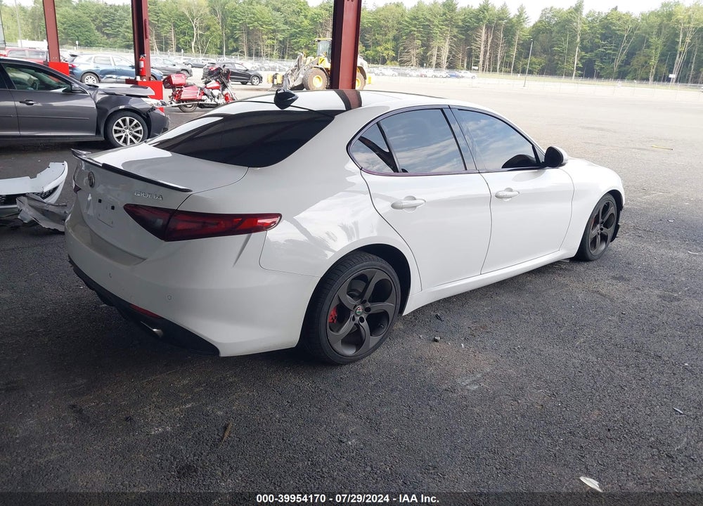 2017 ALFA ROMEO GIULIA RWD VIN: ZARFAEBN1H7544027