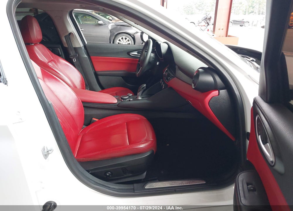 2017 ALFA ROMEO GIULIA RWD VIN: ZARFAEBN1H7544027