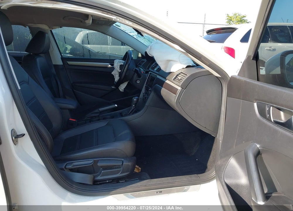 2017 VOLKSWAGEN PASSAT 1.8T R-LINE VIN: 1VWDT7A35HC025171