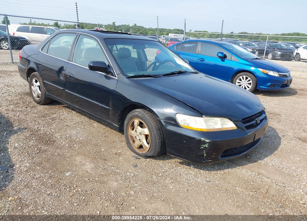 1998 HONDA ACCORD EX VIN: 1HGCG5557WA114673