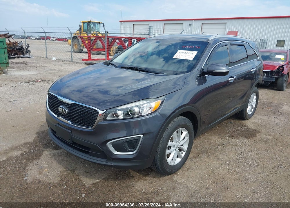 2018 KIA SORENTO 2.4L LX VIN: 5XYPG4A30JG345079