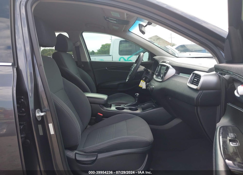 2018 KIA SORENTO 2.4L LX VIN: 5XYPG4A30JG345079