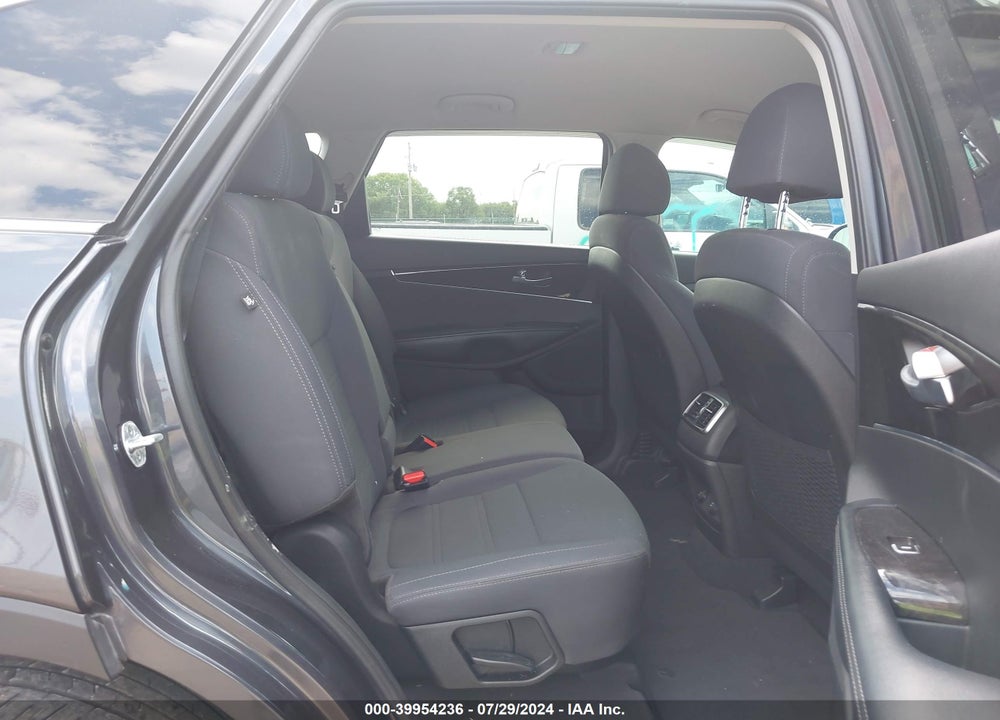 2018 KIA SORENTO 2.4L LX VIN: 5XYPG4A30JG345079