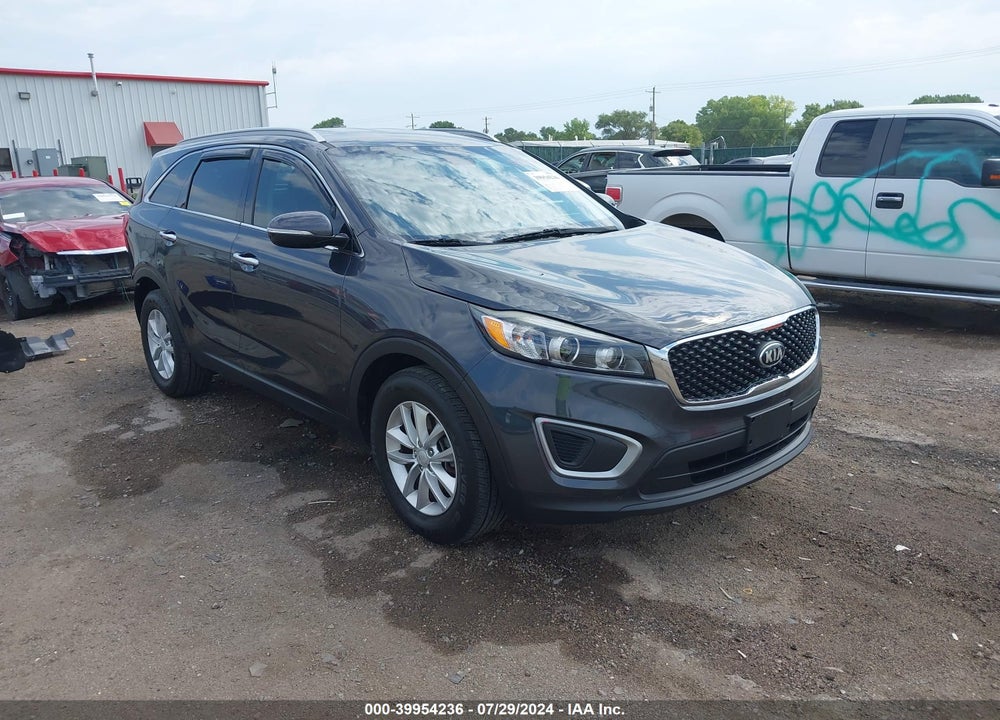 2018 KIA SORENTO 2.4L LX VIN: 5XYPG4A30JG345079