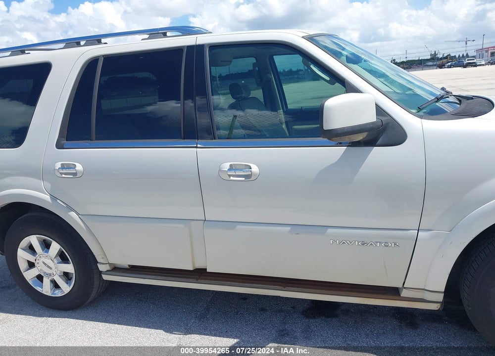 2006 LINCOLN NAVIGATOR LUXURY/ULTIMATE VIN: 5LMFU27576LJ19126