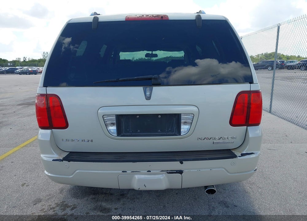 2006 LINCOLN NAVIGATOR LUXURY/ULTIMATE VIN: 5LMFU27576LJ19126