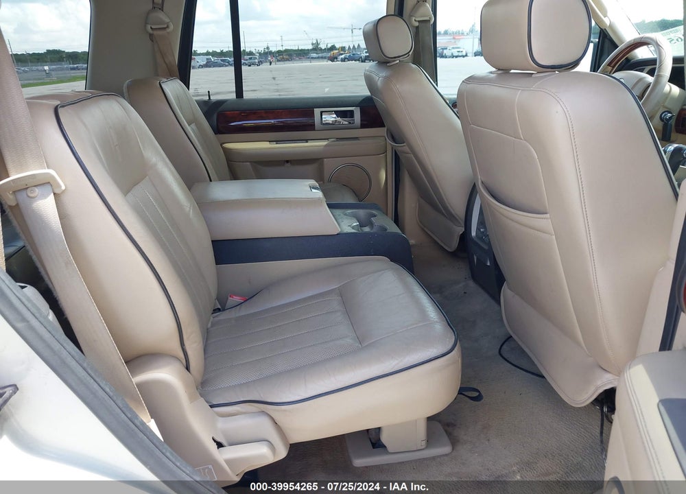 2006 LINCOLN NAVIGATOR LUXURY/ULTIMATE VIN: 5LMFU27576LJ19126