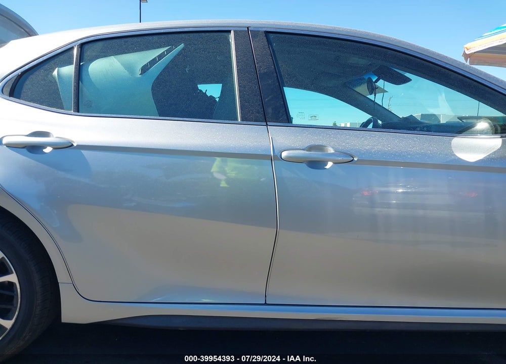 2018 TOYOTA CAMRY SE VIN: 4T1B11HK4JU650828