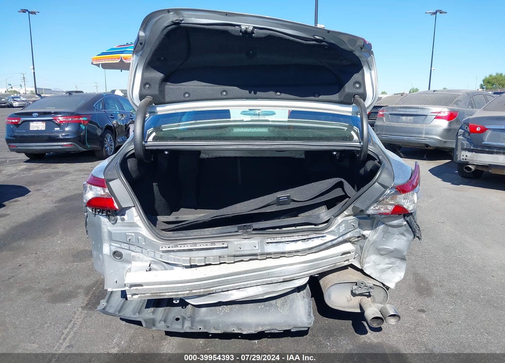 2018 TOYOTA CAMRY SE VIN: 4T1B11HK4JU650828
