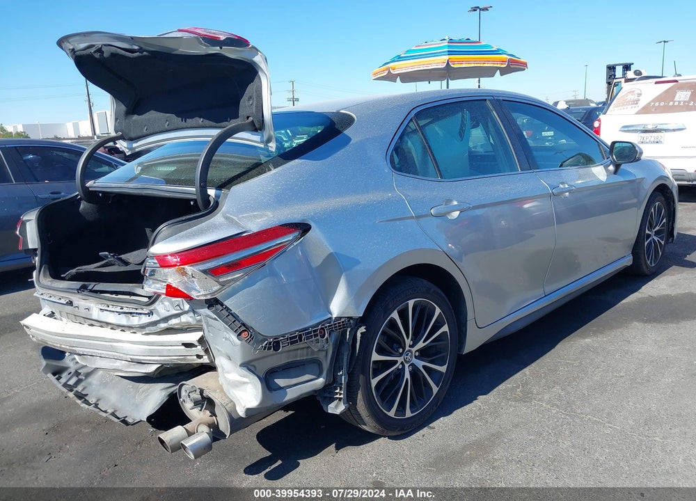 2018 TOYOTA CAMRY SE VIN: 4T1B11HK4JU650828
