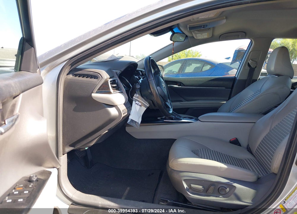 2018 TOYOTA CAMRY SE VIN: 4T1B11HK4JU650828