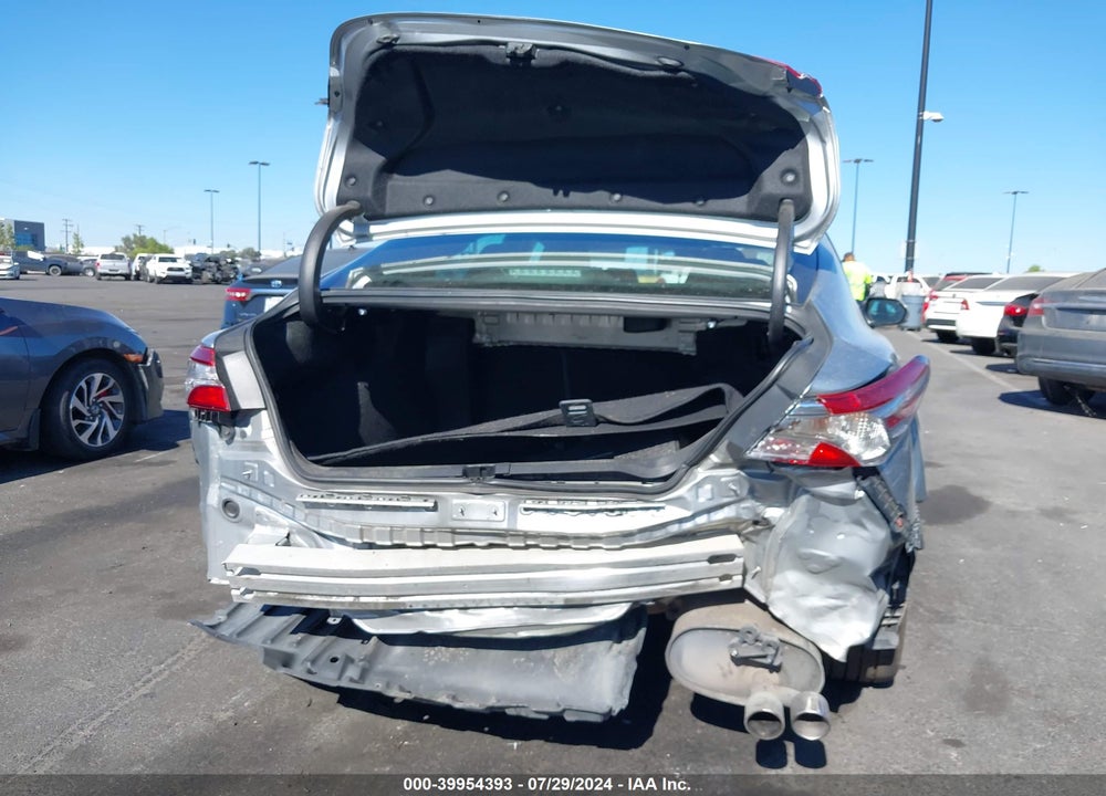 2018 TOYOTA CAMRY SE VIN: 4T1B11HK4JU650828