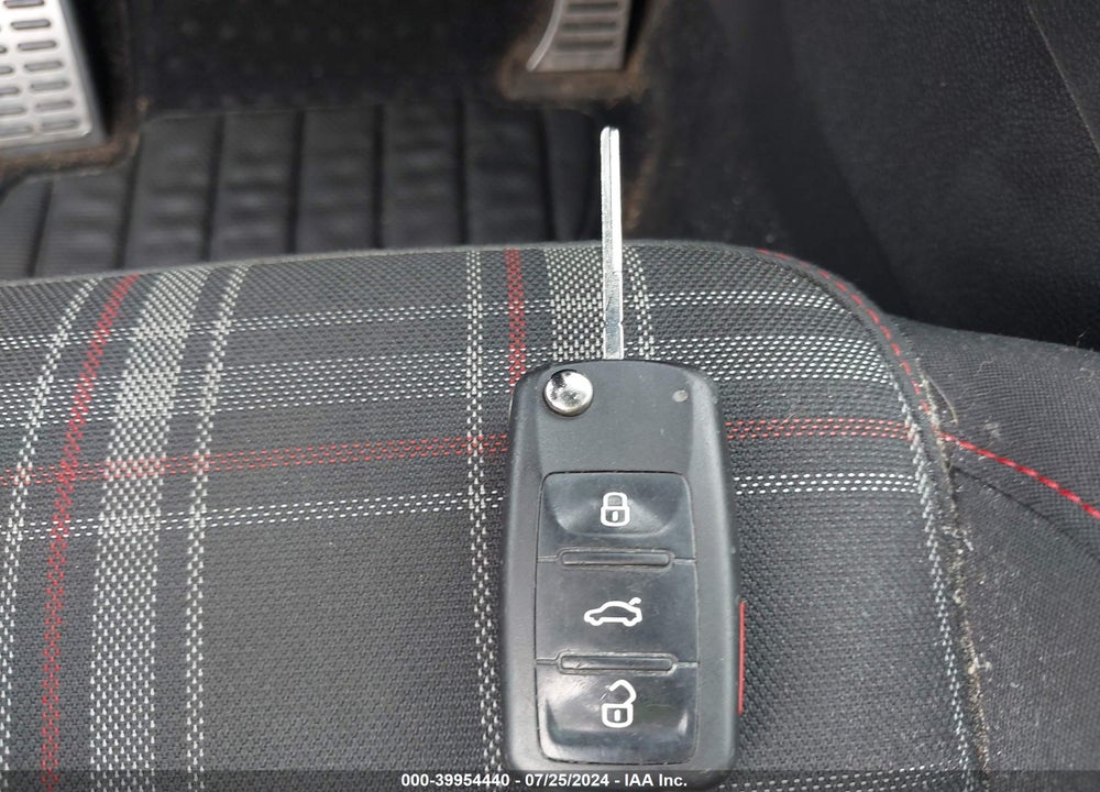 2012 VOLKSWAGEN GTI 4-DOOR VIN: WVWHD7AJ9CW075921