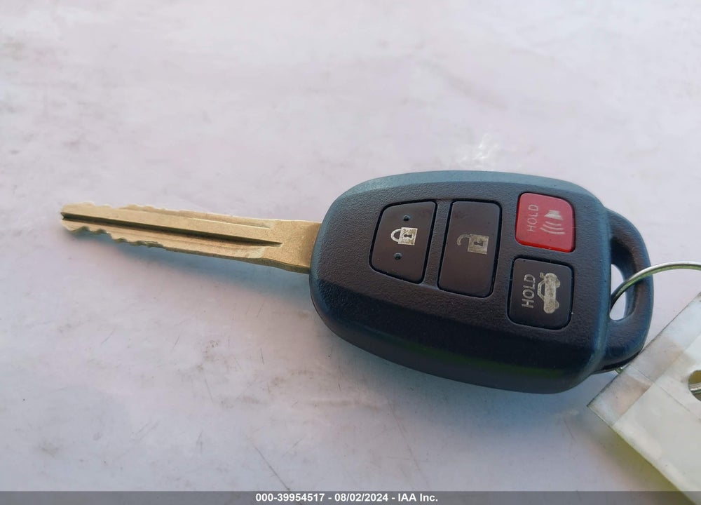 2019 TOYOTA COROLLA LE VIN: 2T1BURHE1KC195424