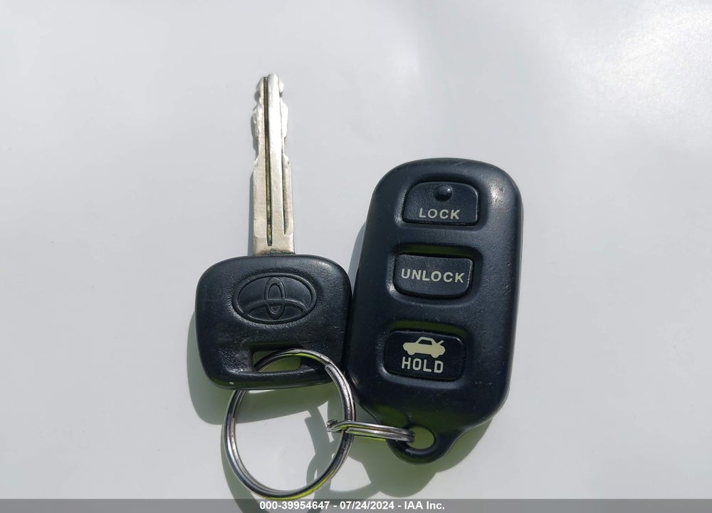 2005 TOYOTA CAMRY LE VIN: 4T1BE32KX5U974025