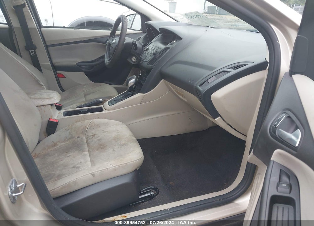 2018 FORD FOCUS SE VIN: 1FADP3K22JL206620