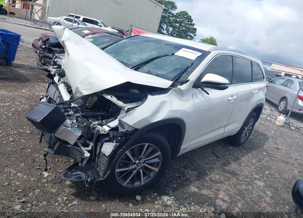 2018 TOYOTA HIGHLANDER XLE VIN: 5TDKZRFH4JS546332