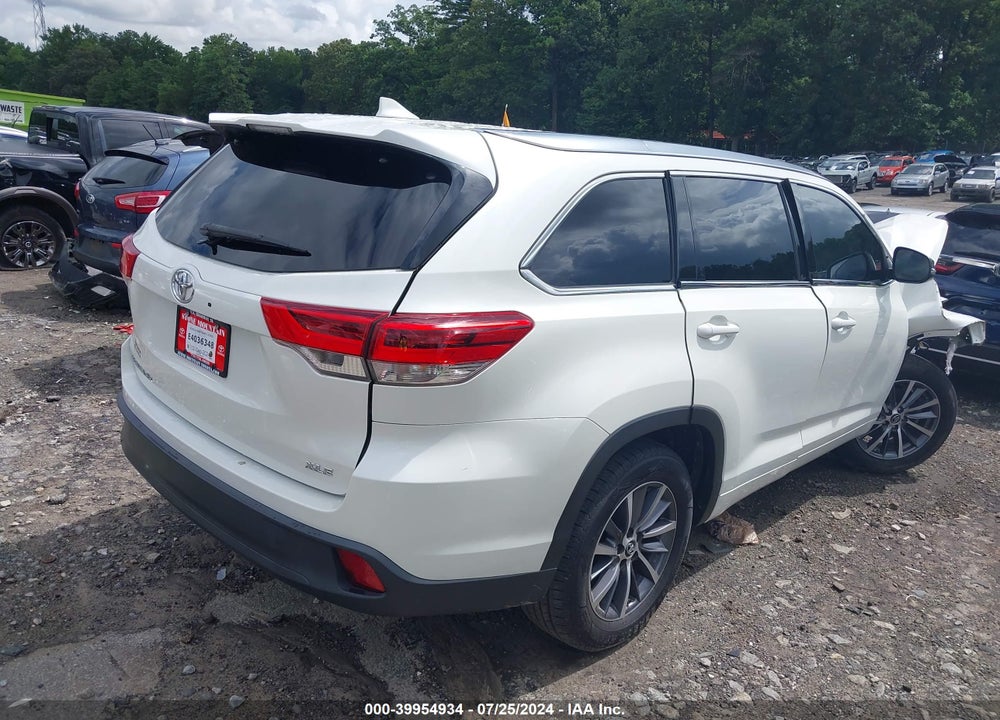2018 TOYOTA HIGHLANDER XLE VIN: 5TDKZRFH4JS546332