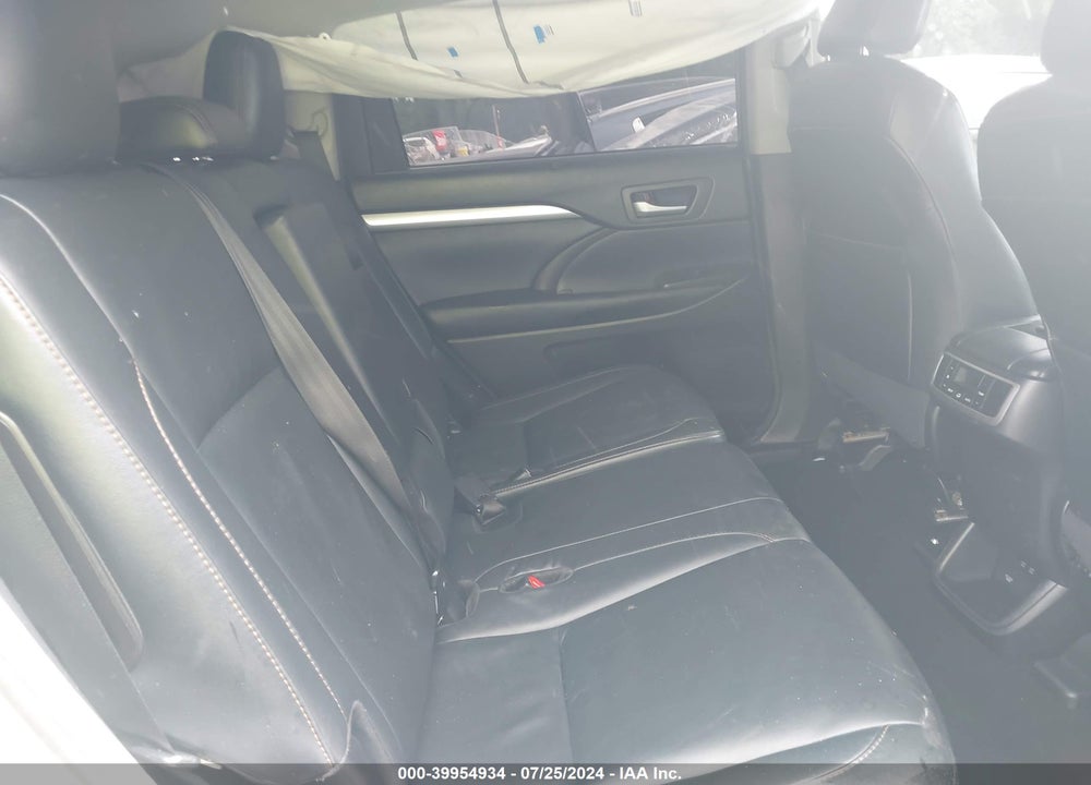 2018 TOYOTA HIGHLANDER XLE VIN: 5TDKZRFH4JS546332