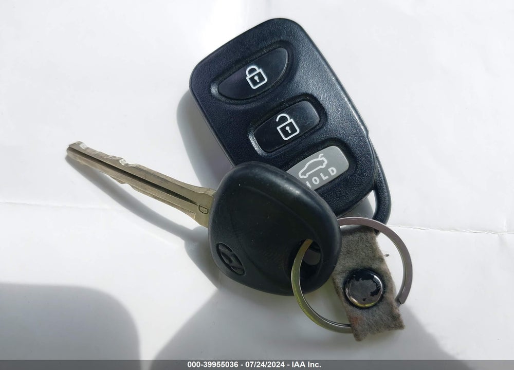 2010 HYUNDAI ELANTRA GLS VIN: KMHDU4AD1AU210272