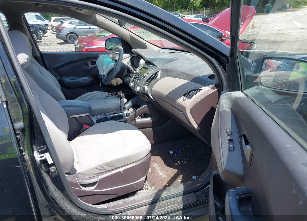 2010 HYUNDAI TUCSON GLS VIN: KM8JT3AC8AU060104