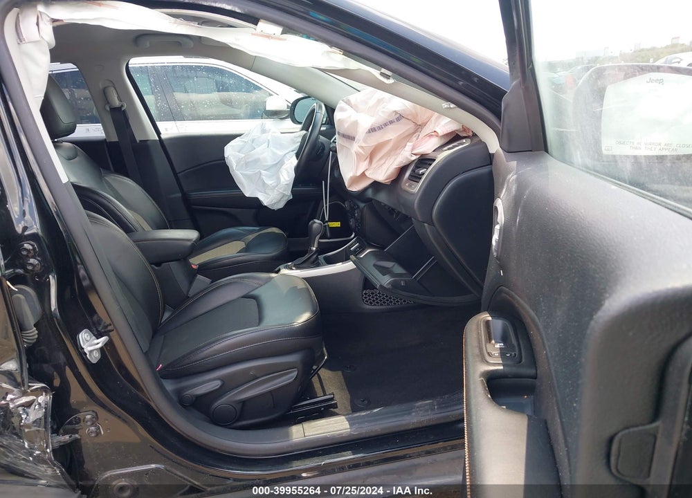 2018 JEEP COMPASS LATITUDE FWD VIN: 3C4NJCBB8JT137548
