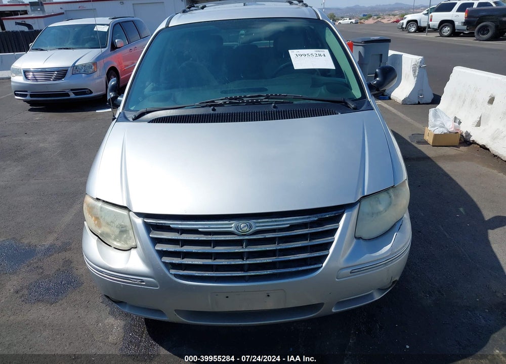 2005 CHRYSLER TOWN & COUNTRY LIMITED VIN: 2C8GP64L05R452737