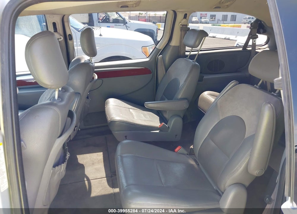 2005 CHRYSLER TOWN & COUNTRY LIMITED VIN: 2C8GP64L05R452737