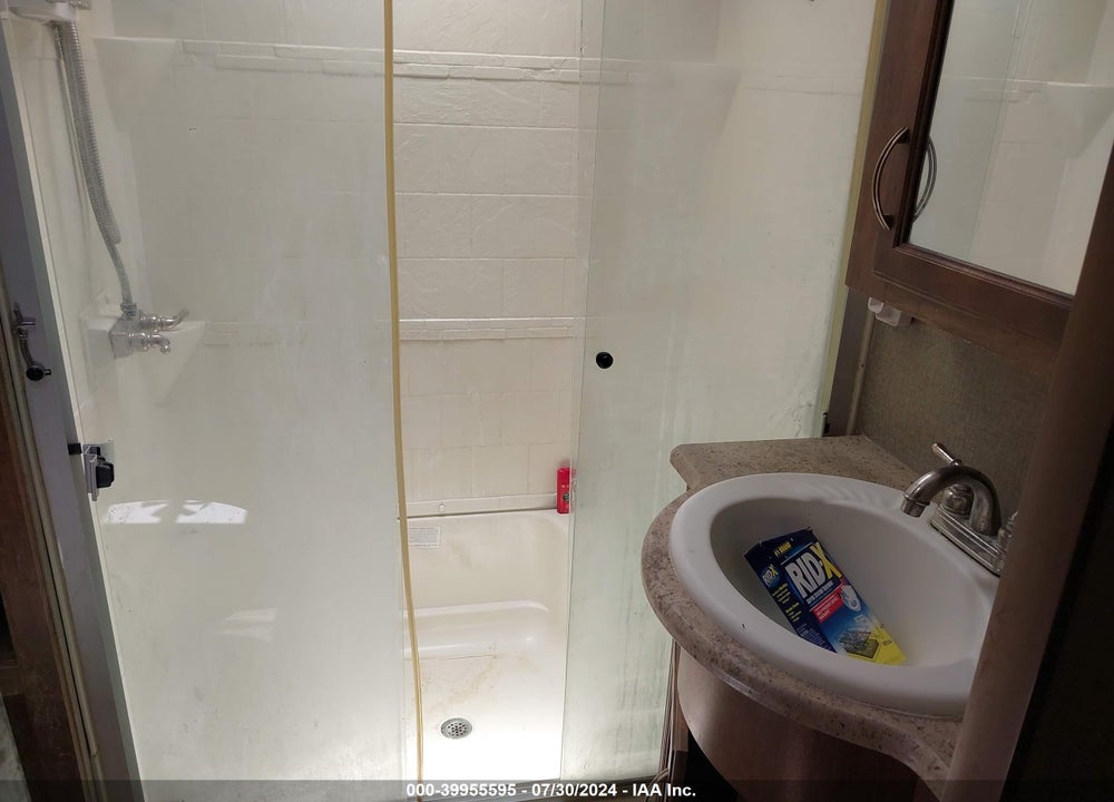 2016 COACHMEN CHAPPARAL M-390QSMB VIN: 5ZT3CH4B6GA313233