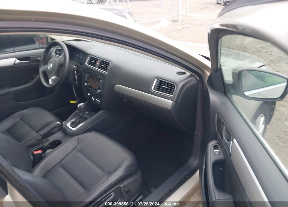 2014 VOLKSWAGEN JETTA 1.8T SE VIN: 3VWD17AJ4EM286175